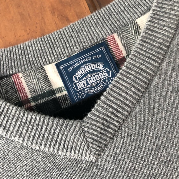 NEW Cambridge Dry Goods Men’s V-Neck Grey Sweater - Picture 3 of 4